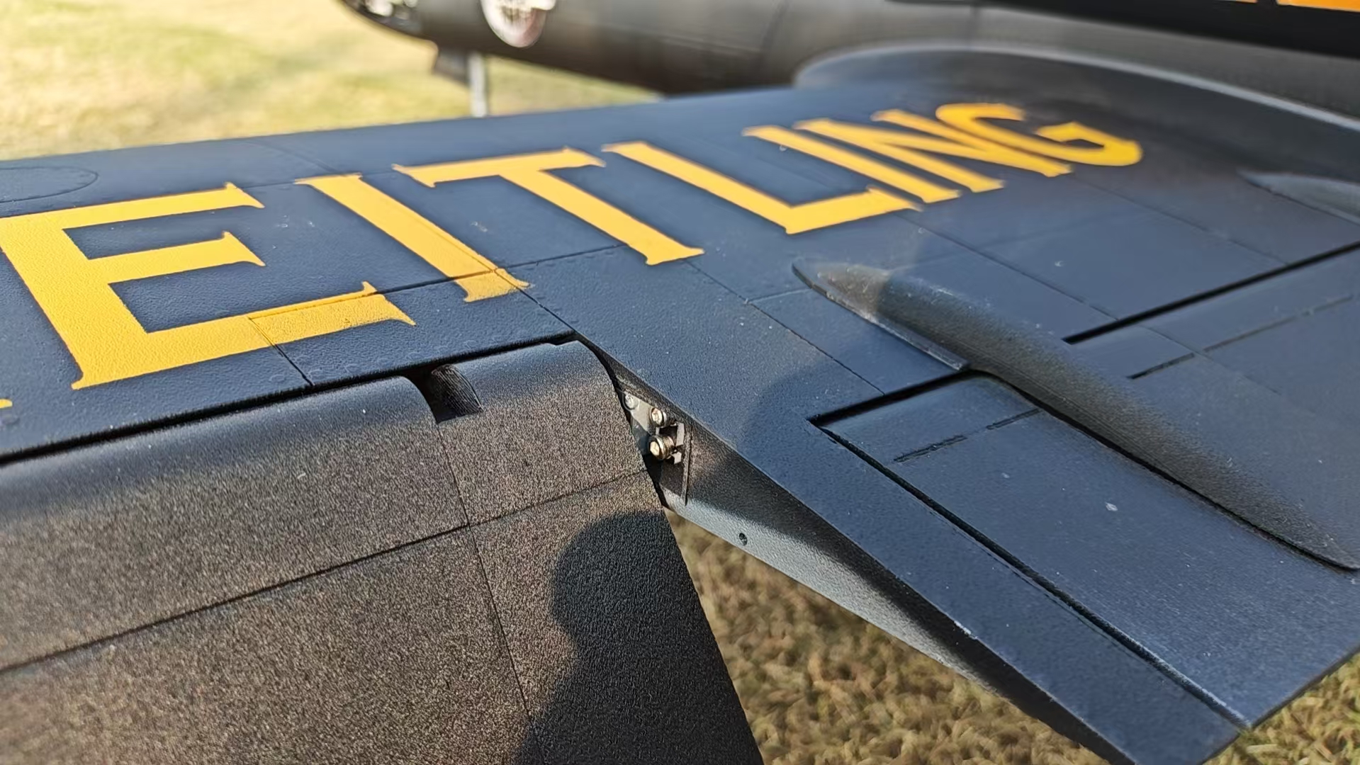 L-39 副翼舵面与隐藏舵机