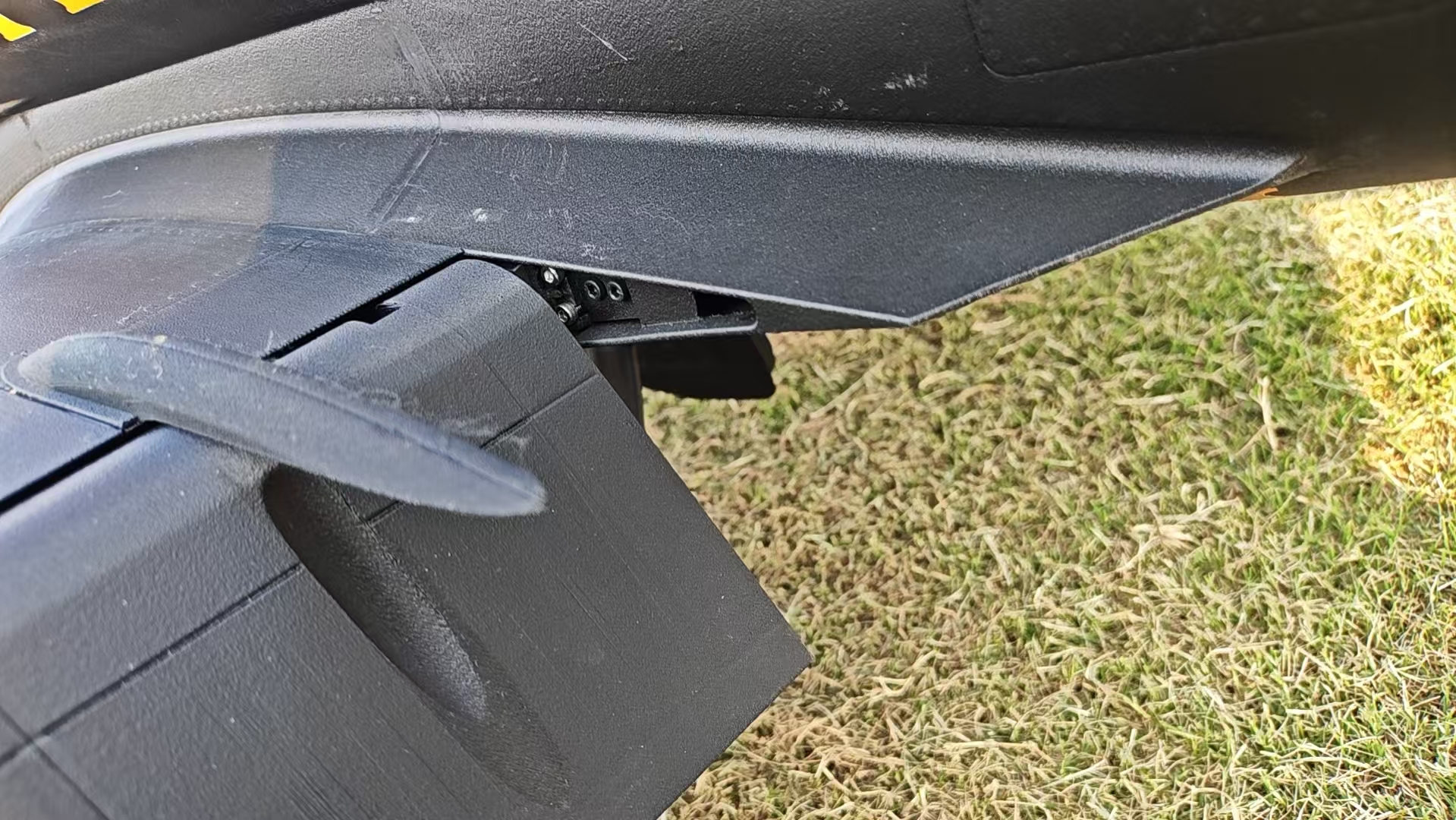 L-39 襟翼舵面与隐藏舵机