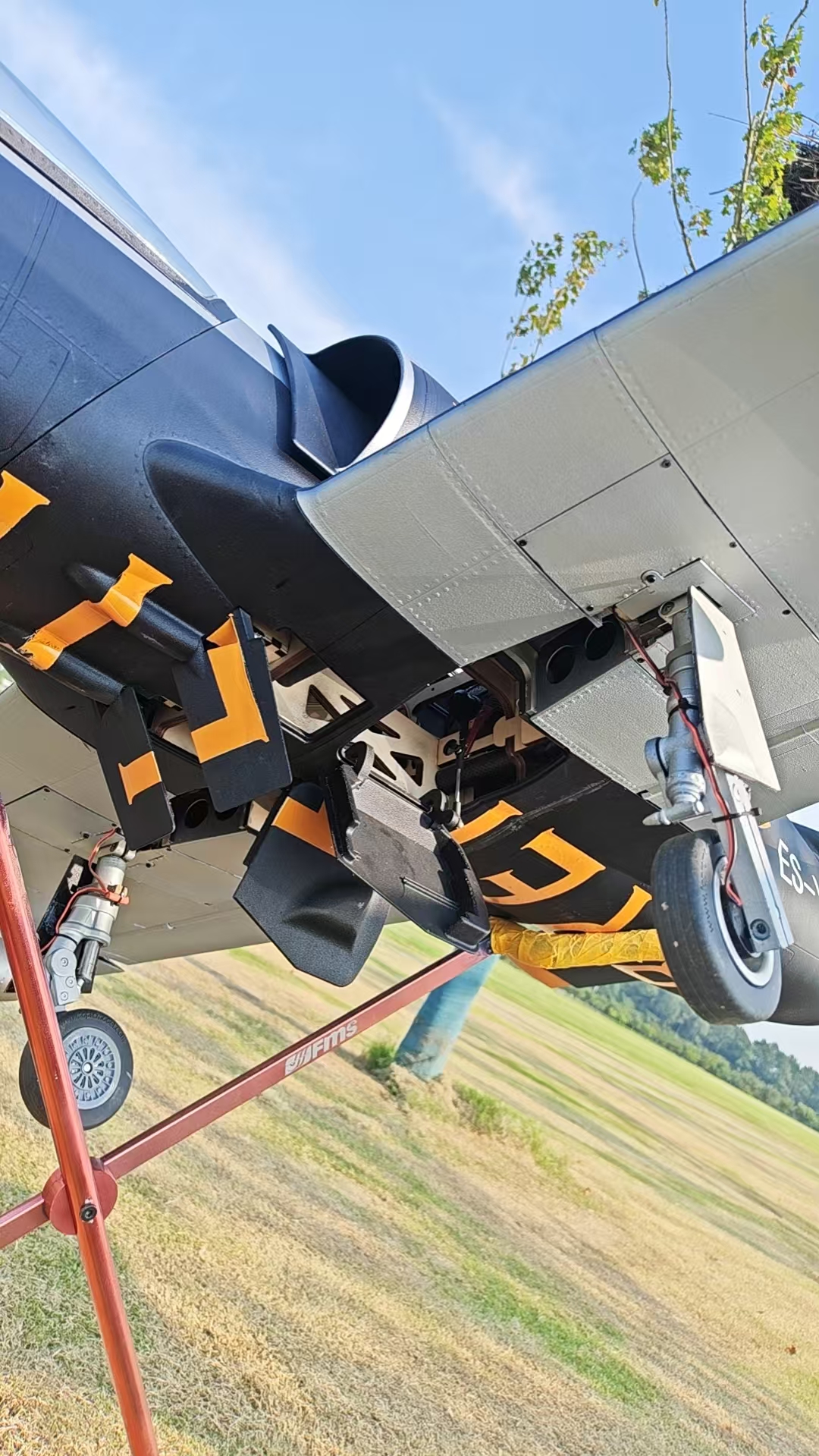 L-39 机腹舱门与空气刹车 02